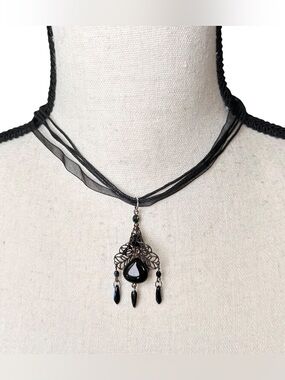 🖤Victorian Style Filigree Pendant Necklace OOAK